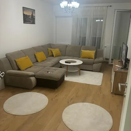 Aura Apartment *